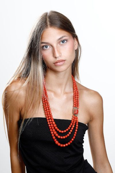 Collane e ciondoli vintage con diamanti, zaffiri, rubini, smeraldi perle e pietre preziose