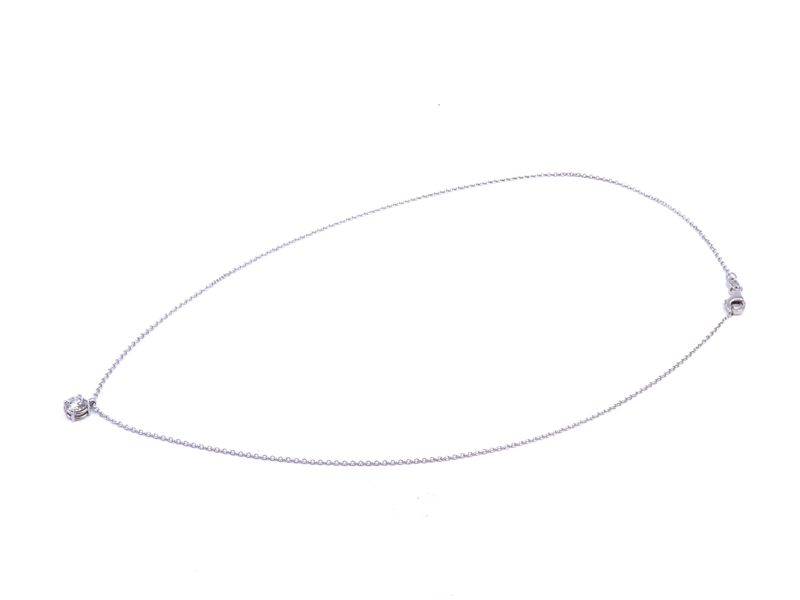 Collana modello punto luce in oro bianco a titolo 750/°°° di grammi2.60 con un diamante naturale di carati 0.45