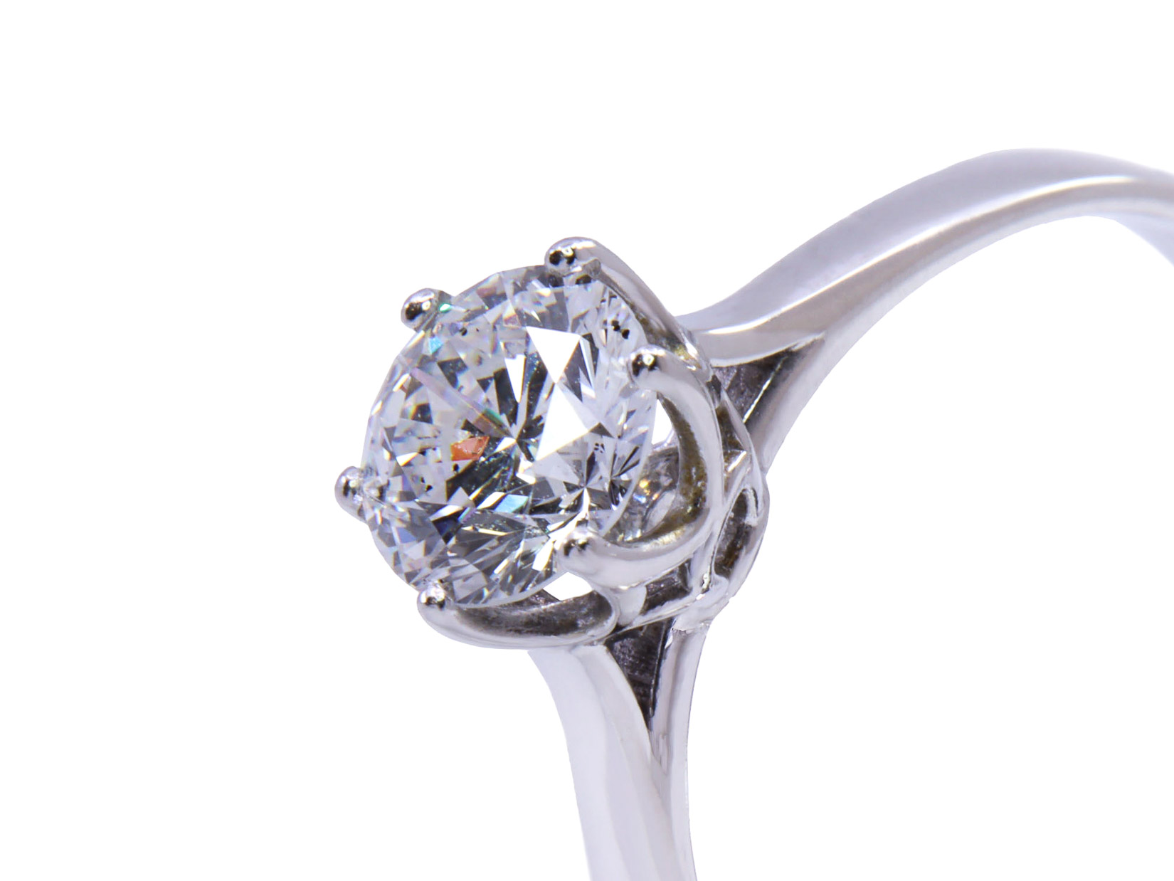 Anello in oro bianco a titolo 750/°°° di grammi 2.50 con un diamante naturale di carati 0.91 colore E purezza SI1 ( IGI 146471690)