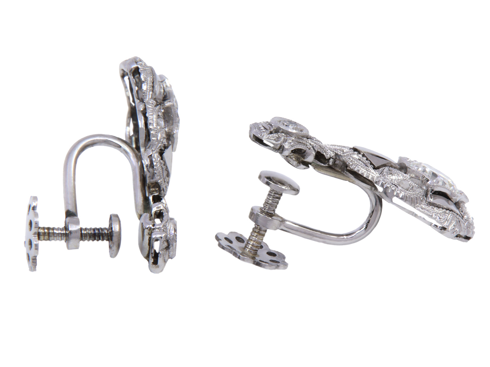 Orecchini in oro bianco a titolo 750/°°° di grammi 5.30 con dei diamanti naturali