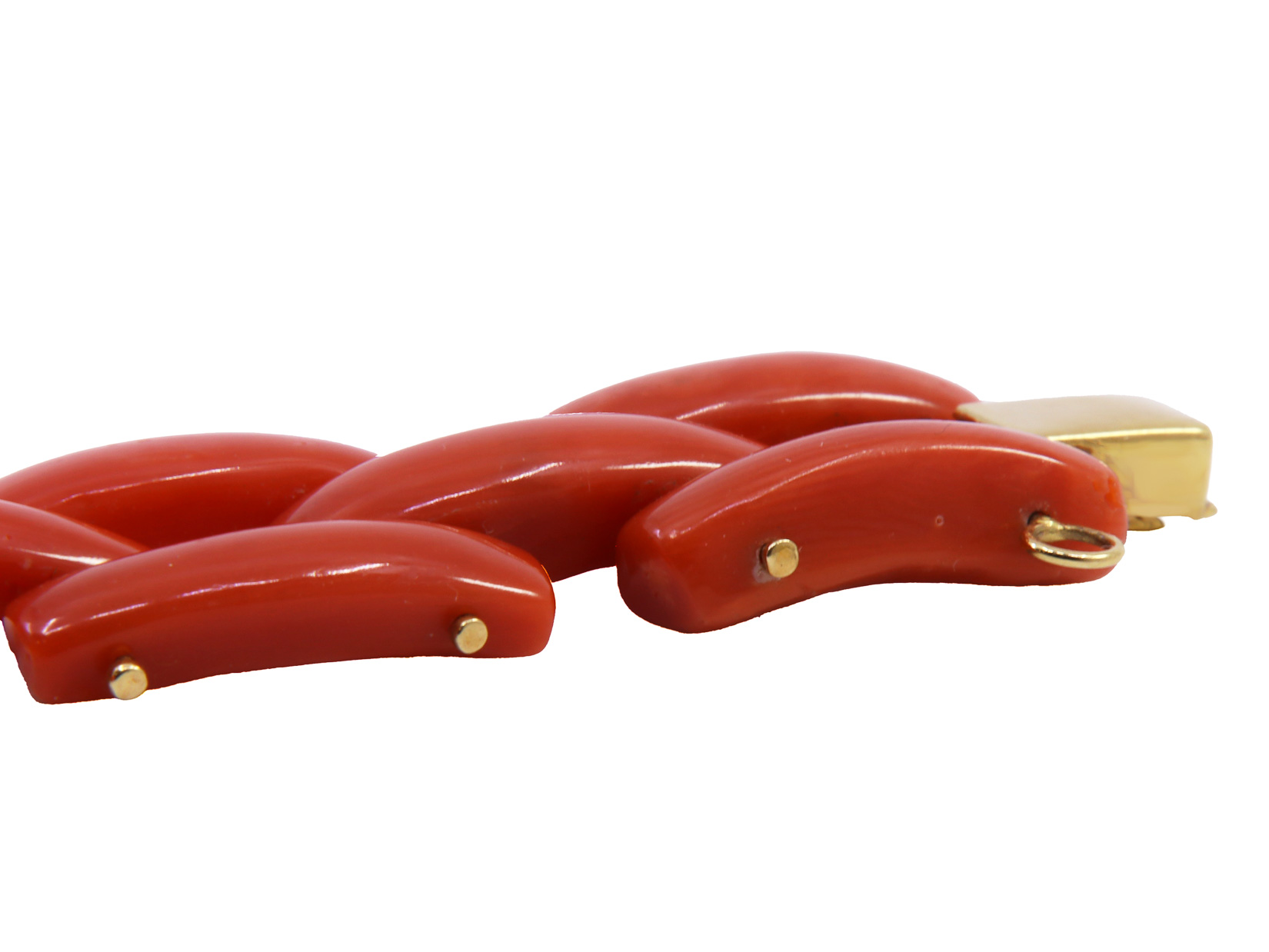 Bracciale in oro giallo a titolo 750/°°° (18 carati) con corallo dal peso complessivo di grammi 21.20