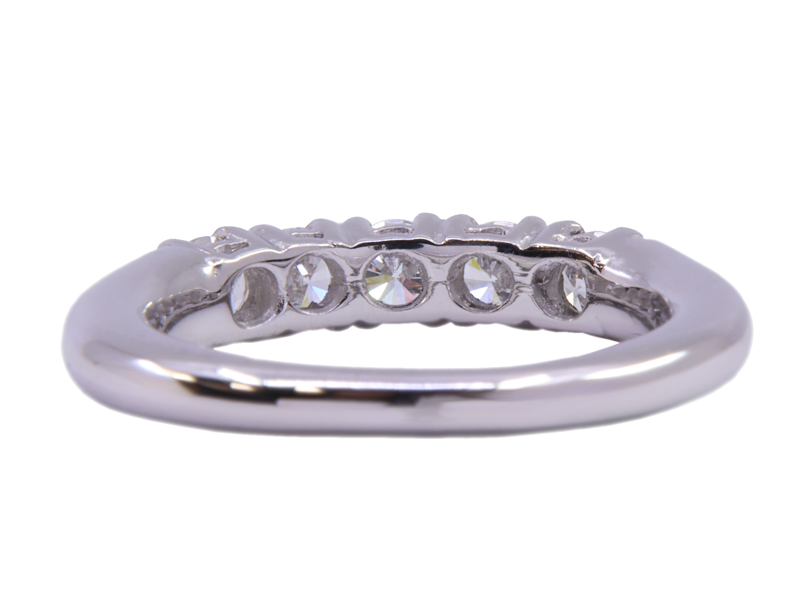 Anello in oro bianco a titolo 750/°°° di grammi 5.50 con dei diamanti per un totale di carati 0.68 colore G/H