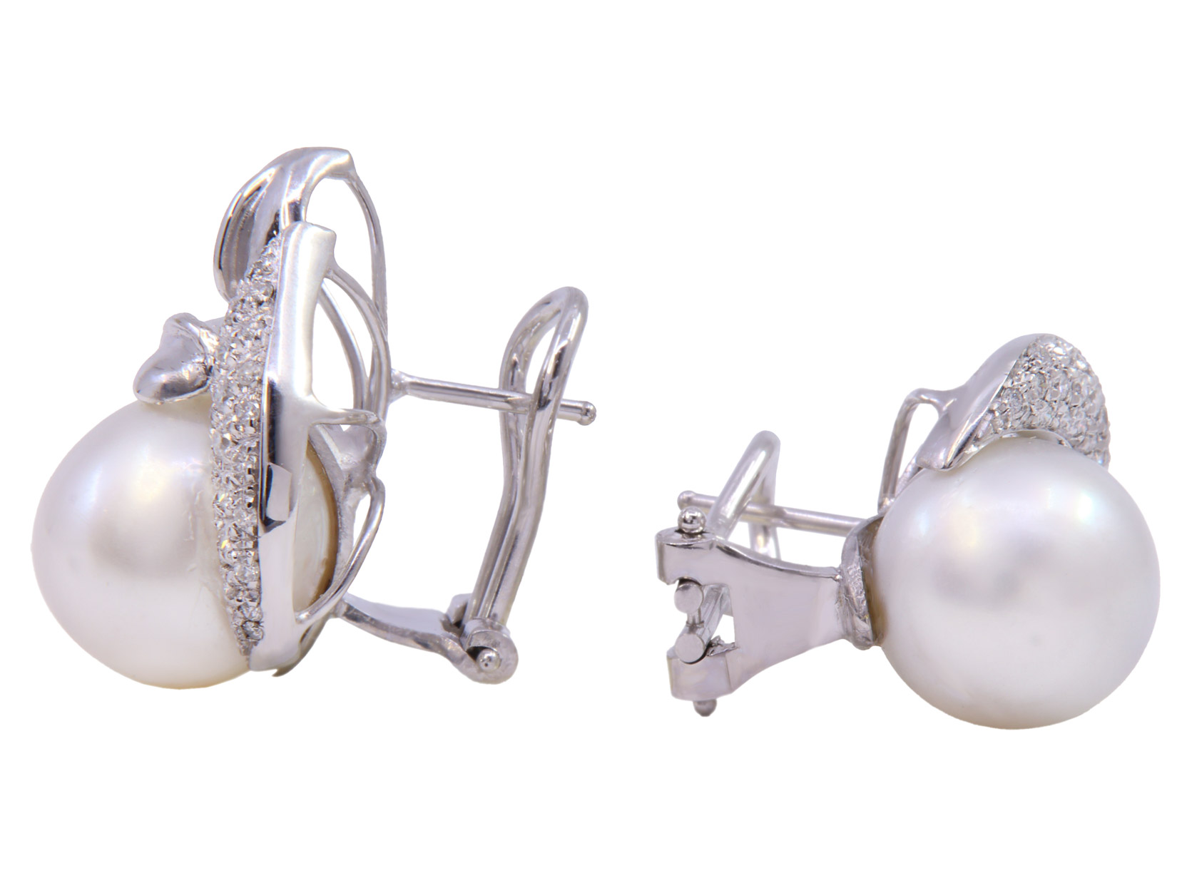 Orecchini in oro a titolo 750/°°° (18 carati) con due perle coltivate australiane e dei piccoli diamantini