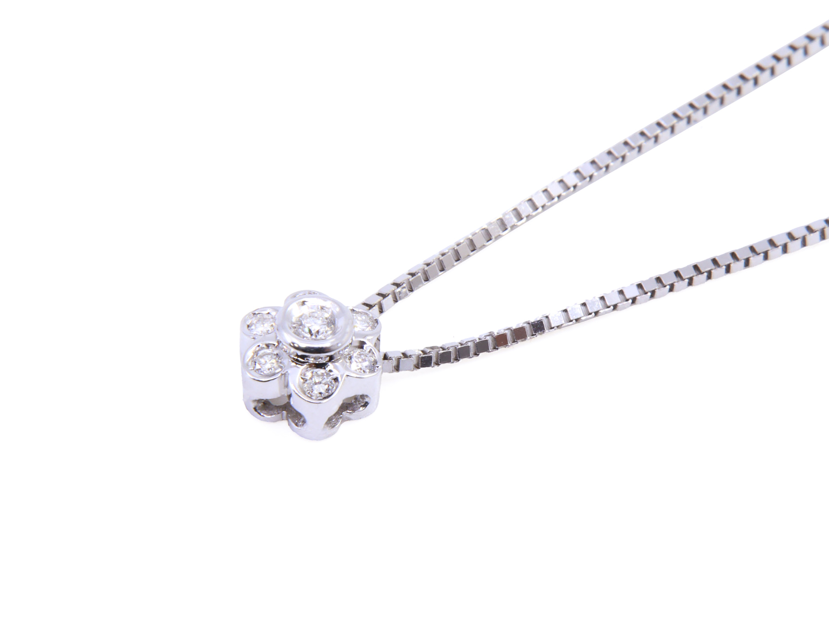 Girocollo Damiani, in oro bianco 18 kt, con piccoli brillanti e perla pendente 