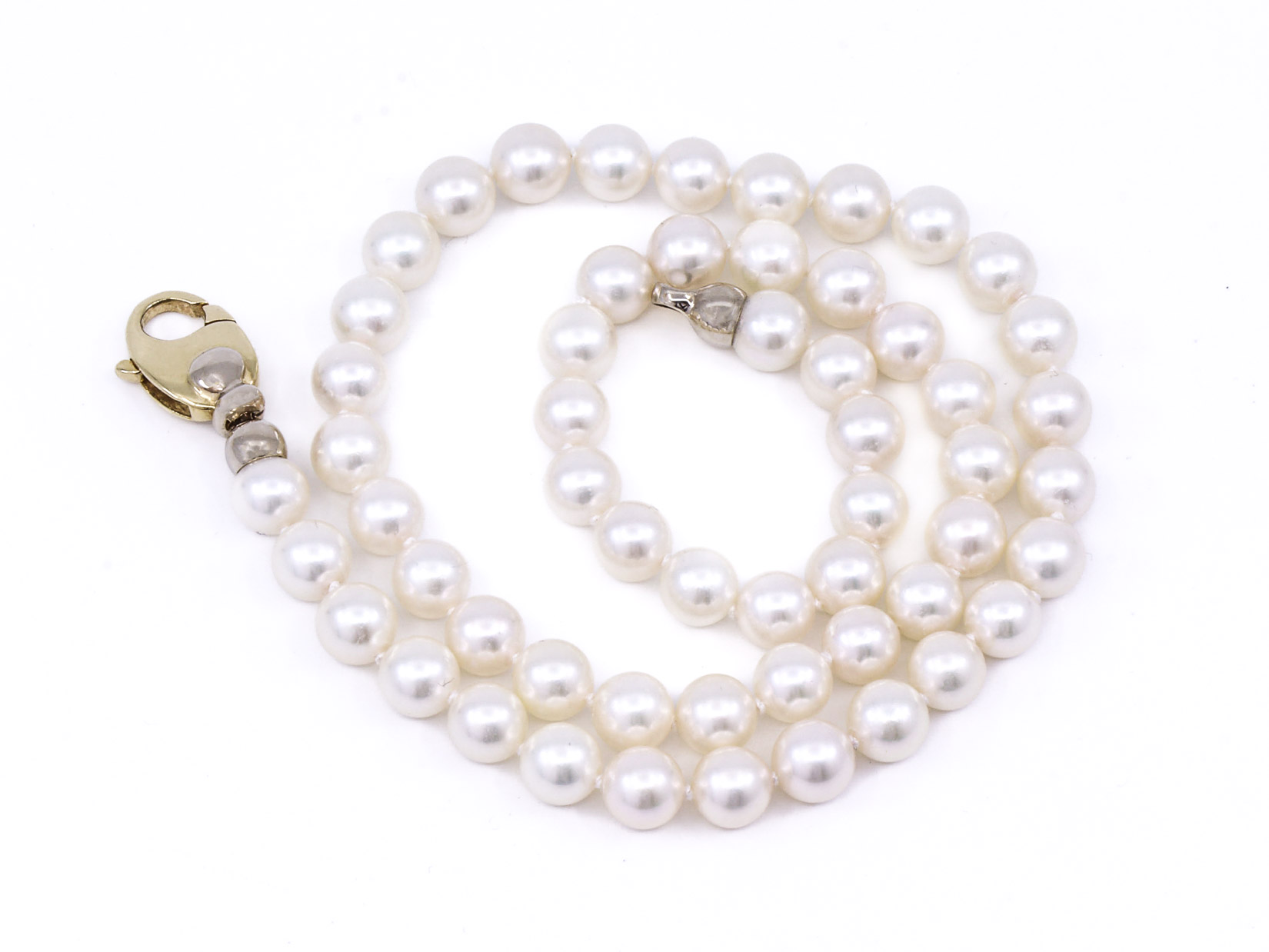 Girocollo perle giapponesi con susta in oro 18 kt. 