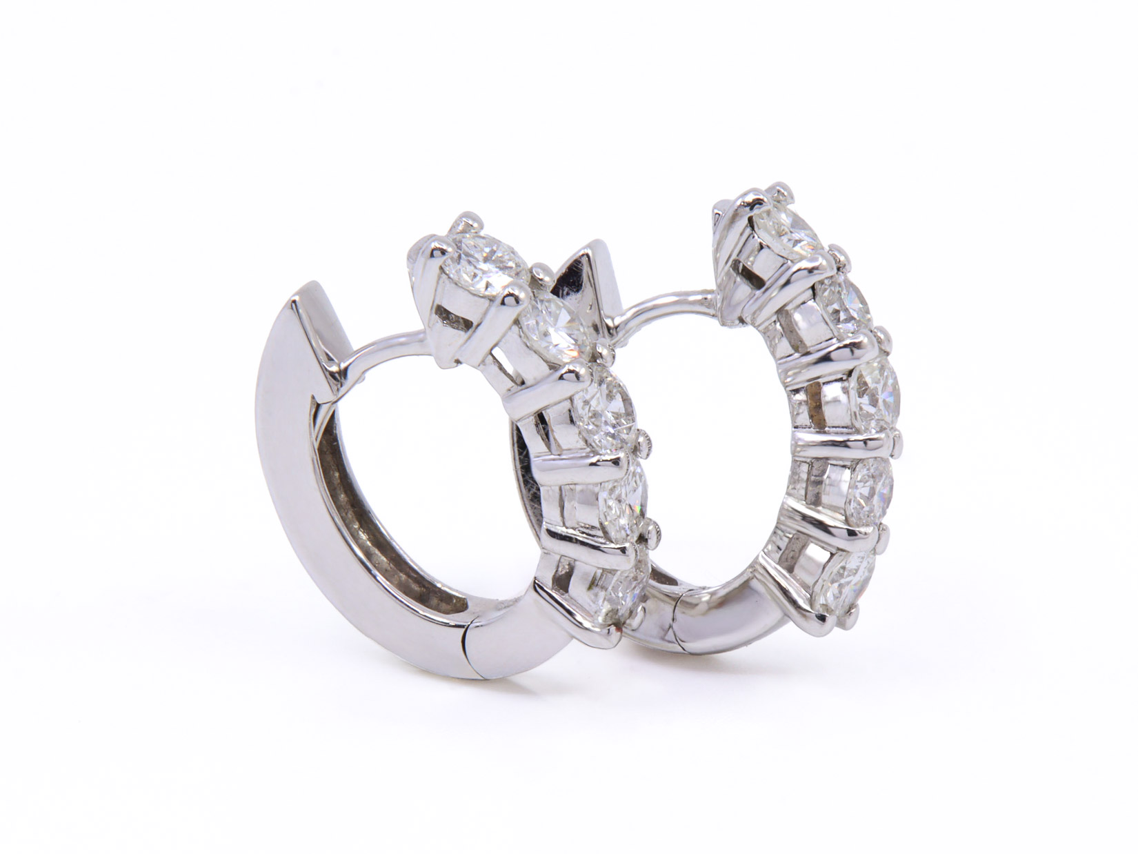 Orecchini in oro bianco 18 kt. con brillanti 2,24ct