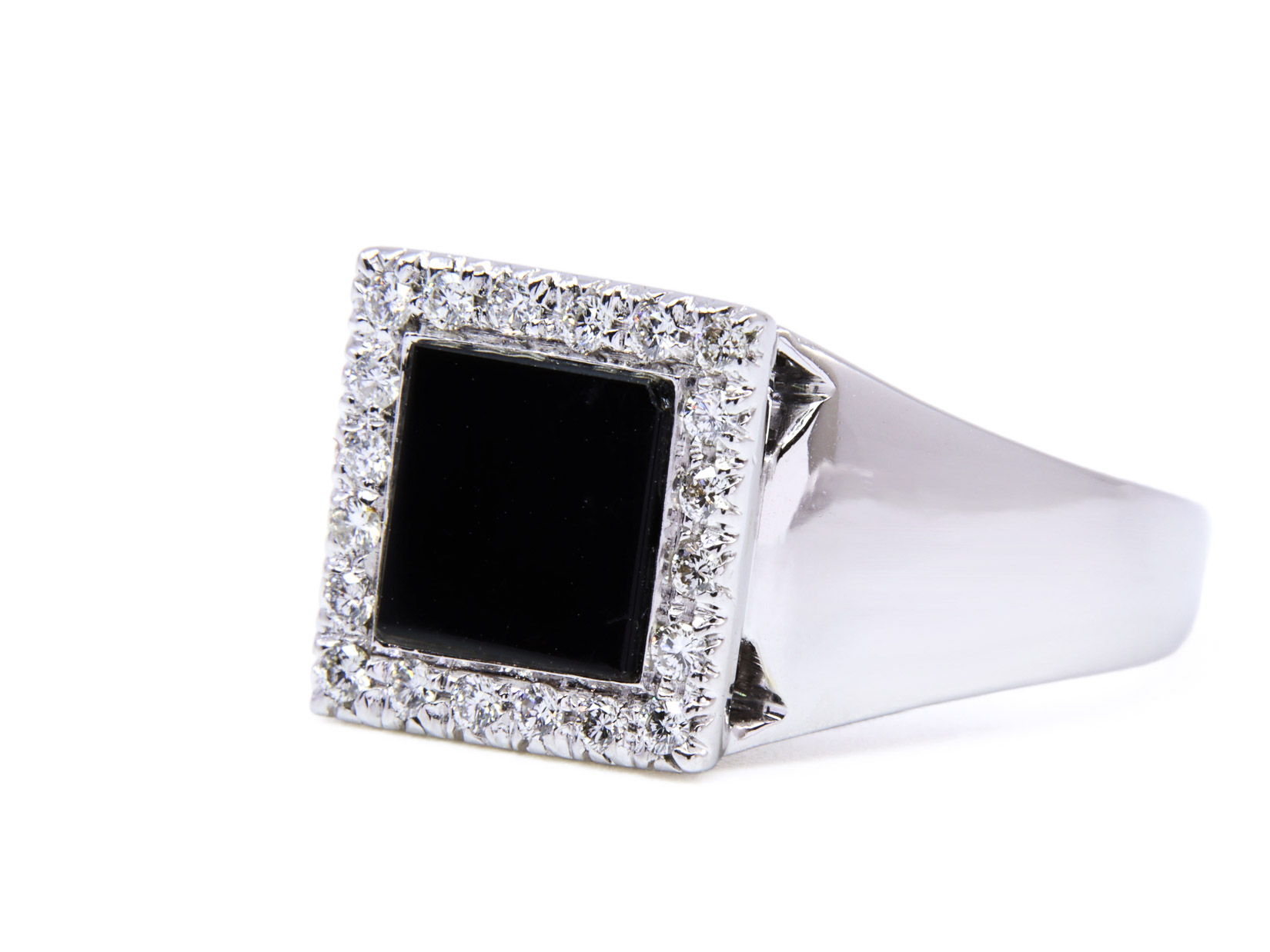 Anello in oro bianco 18 carati  di grammi 10.00 con onice e diamantini