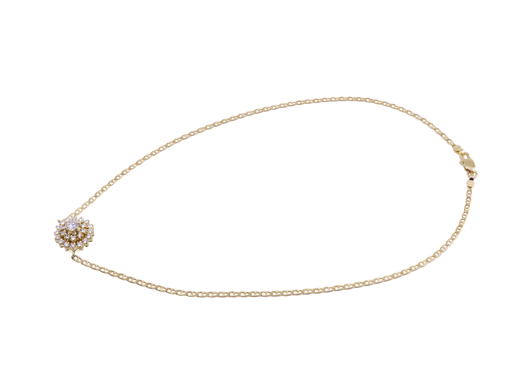 PENDENTE CON CENTRO ORO GIALLO 18KT CON BRILLANTE  CIRCA 0,40 CT.  E CONTORNO PICCOLI BRILLANTI gr. 8,5