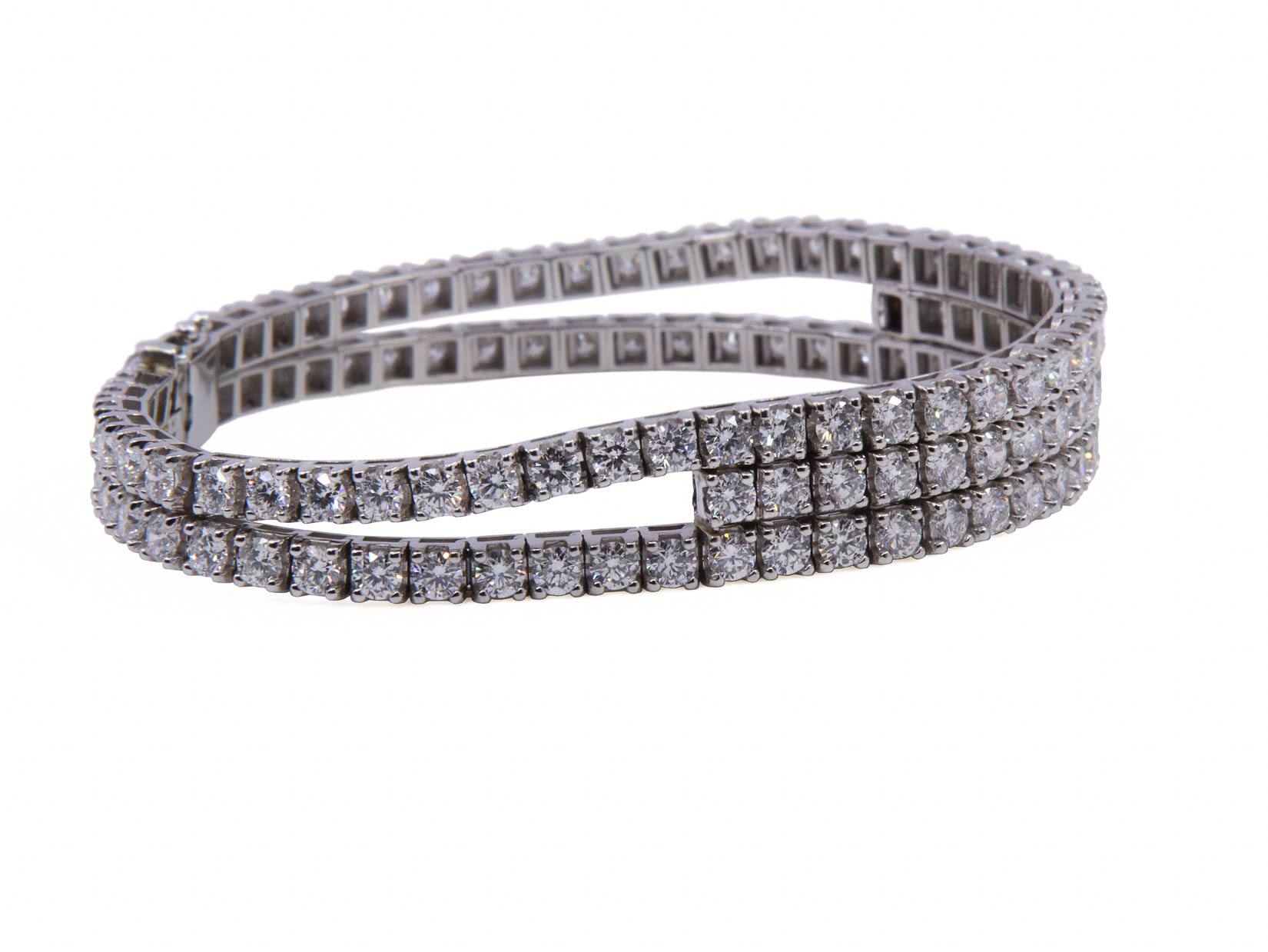 Bracciale tennis in oro bianco 18 kt. e brillanti ct. 12.83 Colore F/G Grado di Purezza VVS - gr.32.70 Cm.18