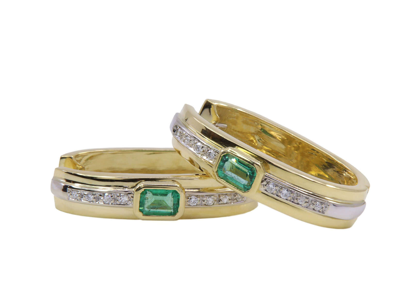 Orecchini ovali in oro giallo 18 kt. con brillantini e pietre verdi  di grammi 11,4