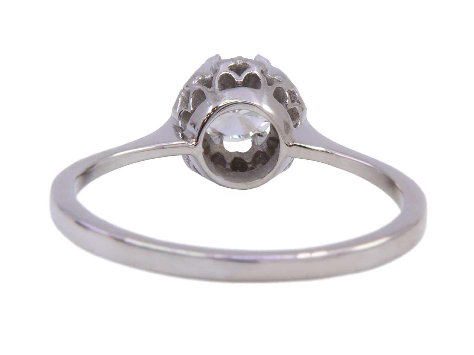 Anello in oro bianco a titolo 750/°°° di grammi 3.60 con un diamante naturale di circa 0.46 ct